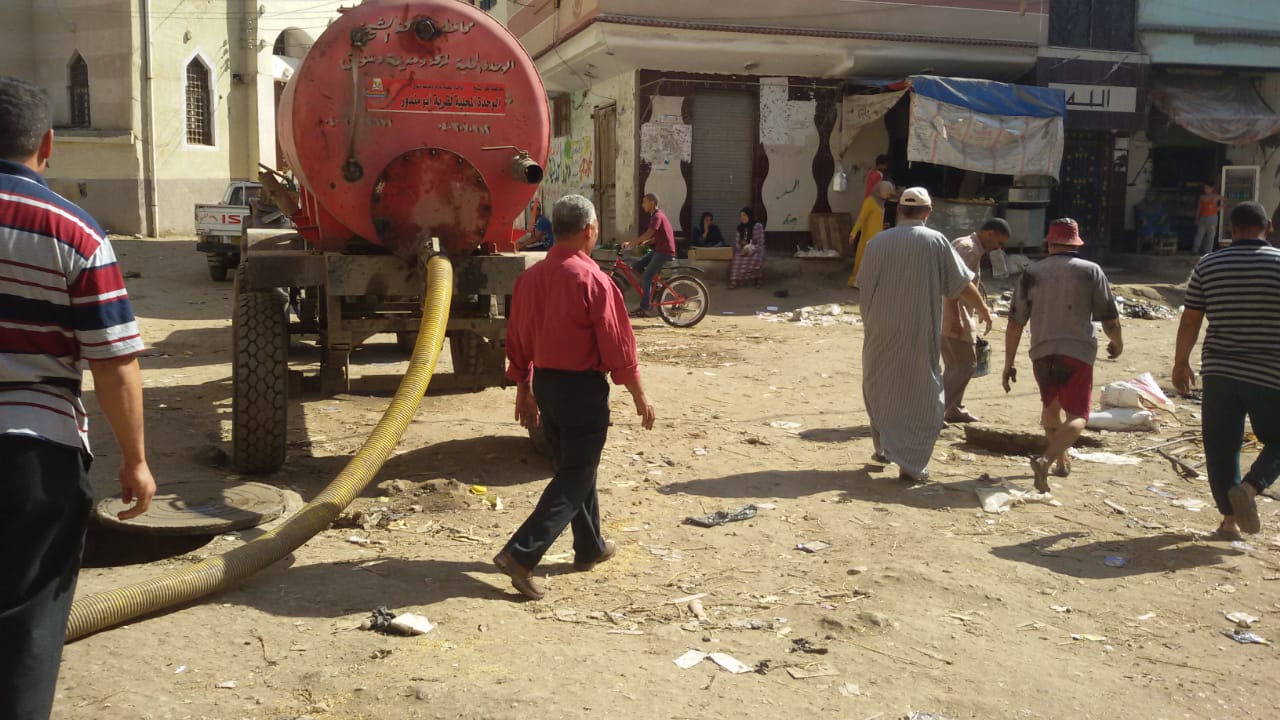 حملات نظافة وتطهير لخطوط الصرف بمدن وقرى كفر الشيخ (17)