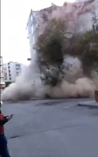 لحظة انهيار مبنى بمدينة إزمير في مقطع فيديو