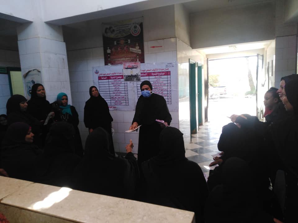 توقيع الكشف المجاني على 3381  مواطن خلال القوافل الطبية بادفو و كوم امبو  (7)