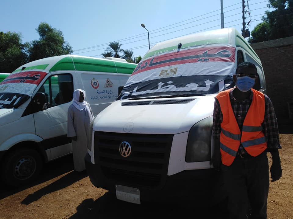 توقيع الكشف المجاني على 3381  مواطن خلال القوافل الطبية بادفو و كوم امبو  (18)