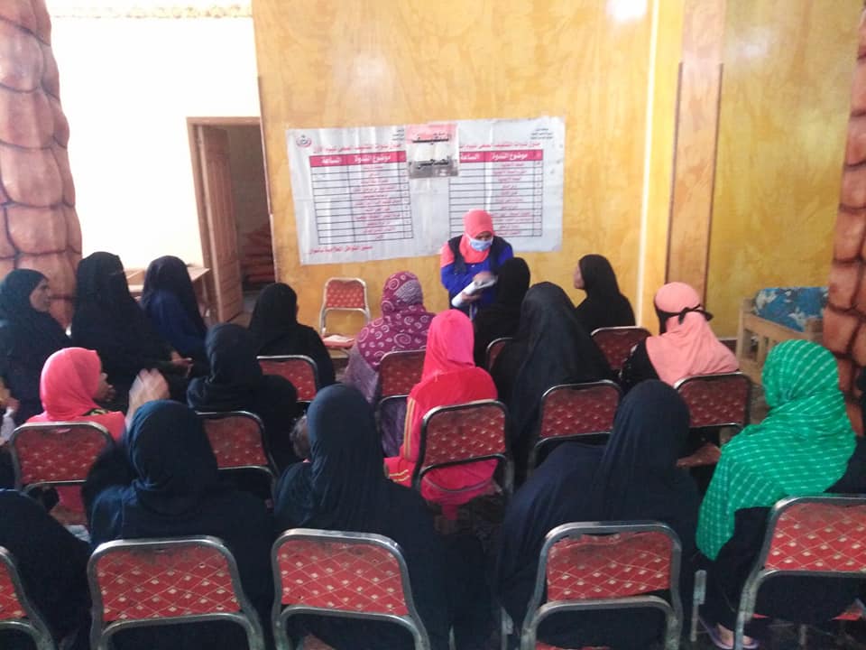 توقيع الكشف المجاني على 3381  مواطن خلال القوافل الطبية بادفو و كوم امبو  (6)