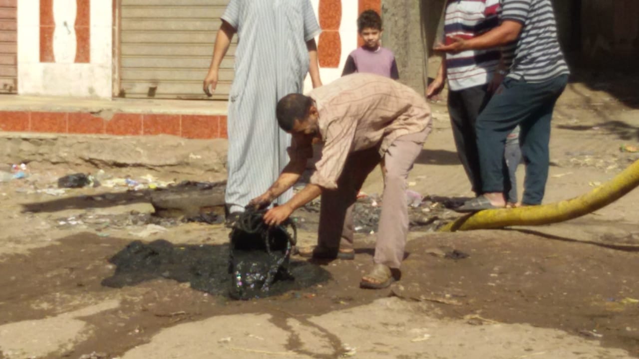 حملات نظافة وتطهير لخطوط الصرف بمدن وقرى كفر الشيخ (15)