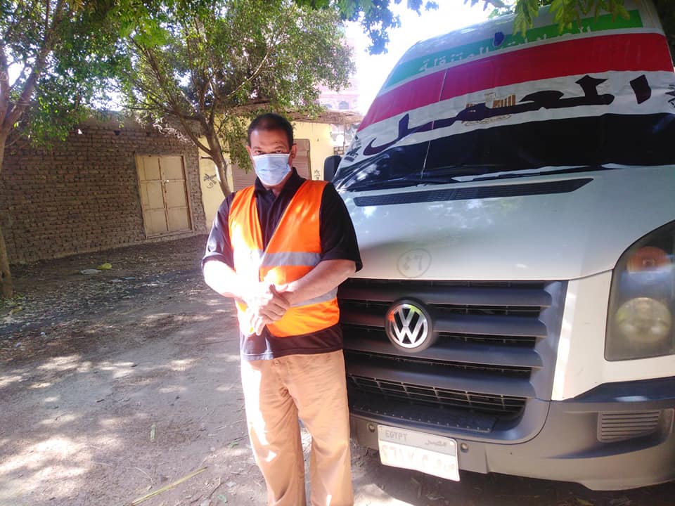 توقيع الكشف المجاني على 3381  مواطن خلال القوافل الطبية بادفو و كوم امبو  (8)