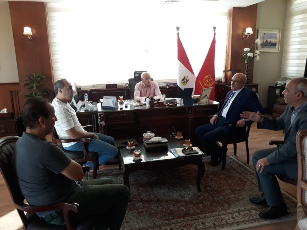 محافظ بورسعيد يستقبل رئيس النادى المصرى والمدير الفنى للفريق (1)