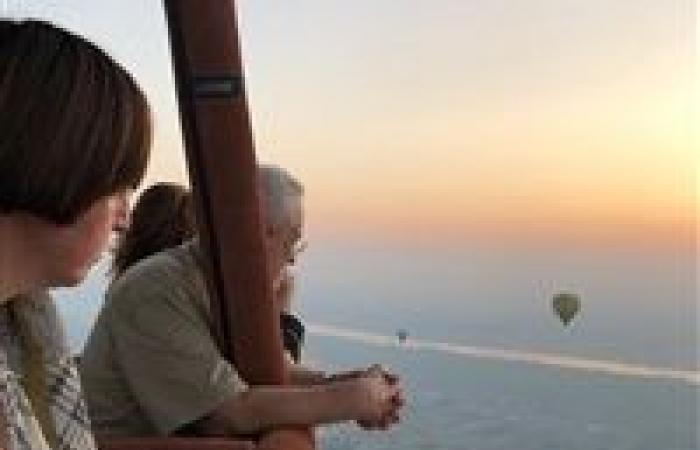 سفير كرواتيا بالقاهرة وأسرته يستمتعون برحلات البالون الطائر  (2)