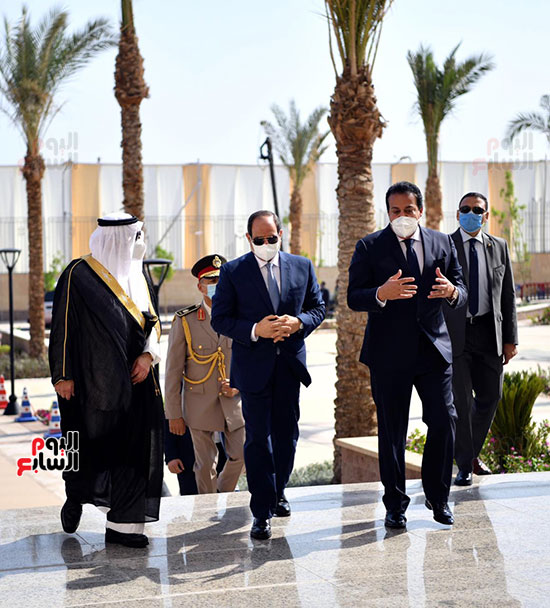 الرئيس السيسي يتفقد جامعة الملك سلمان (11)