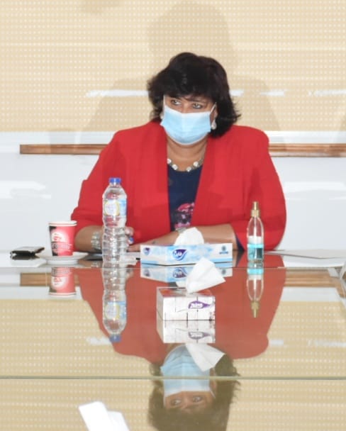 الدكتورة إيناس عبد الدايم حريصة على ارتداء الكمامة فى كافة الفعاليات والاجتماعات الرسمية