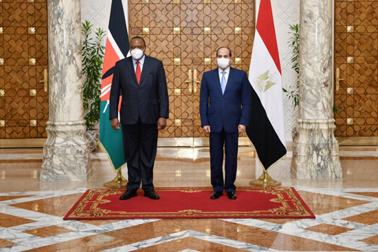 الرئيس عبد الفتاح السيسي و أوهورو كينياتا رئيس دولة كينيا (6)