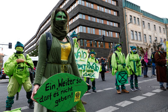 2020-10-05T080856Z_1903244483_RC28CJ9VLLCD_RTRMADP_3_GERMANY-PROTESTS-EXTINCTION-REBELLION