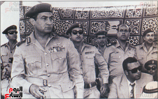 الرئيس الأسبق مبارك خلال احتفالات اكتوبر