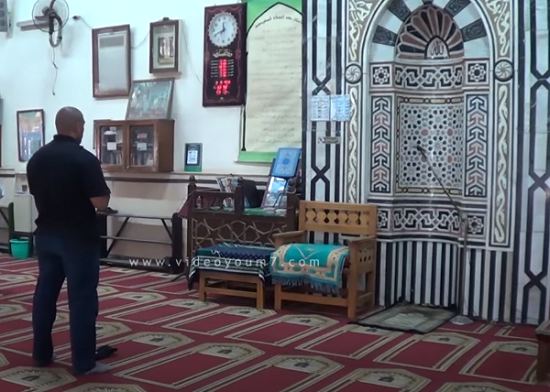 داخل المسجد