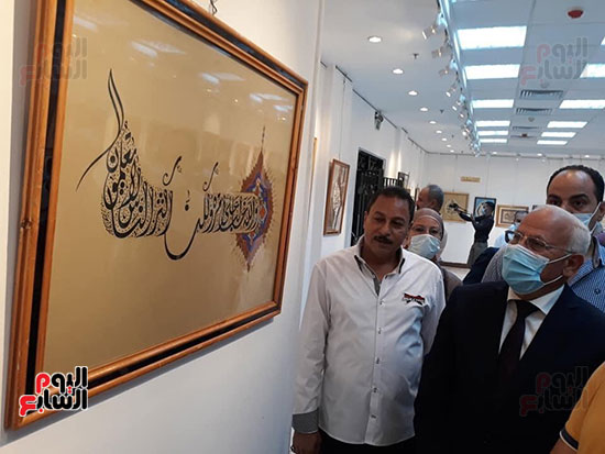 محافظ بورسعيد يفتتح معرض فن الخط العربي للفنان مصطفى خضير (4)