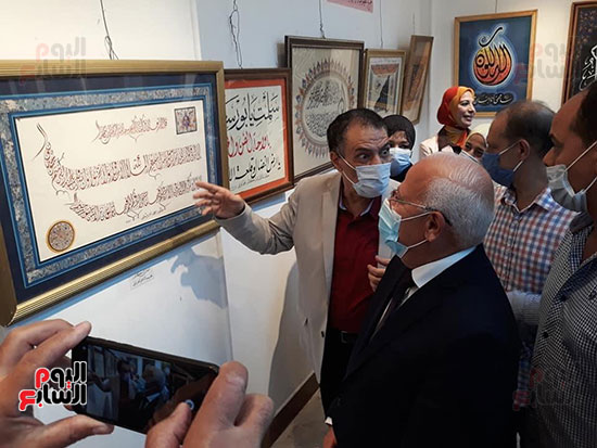محافظ بورسعيد يفتتح معرض فن الخط العربي للفنان مصطفى خضير (9)