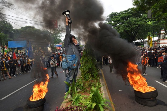 الاحتجاجات فى اندونيسيا