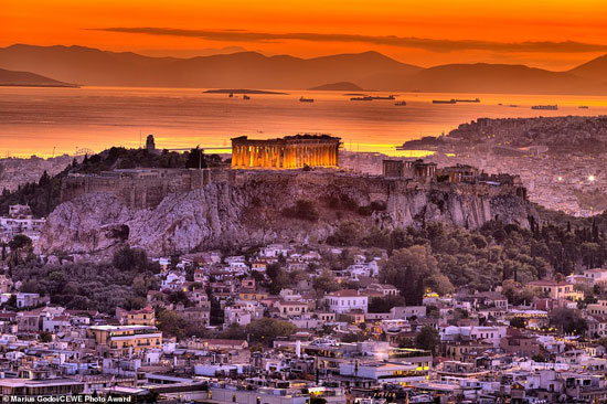 33998102-8806231-The_ancient_citadel_of_the_Acropolis_in_the_Greek_capital_Athens-a-114_1601908562175
