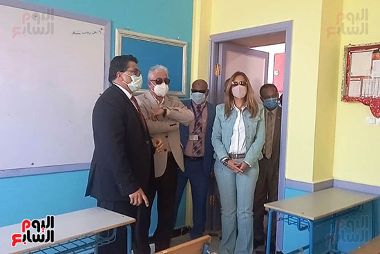 محافظ جنوب سيناء يفتتح مدرسة إعدادى وثانوى بنات (3)