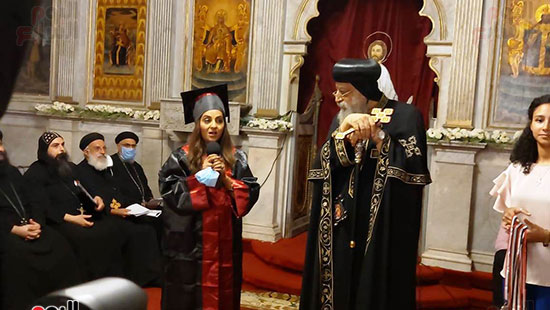 البابا تواضروس يترأس صلاة العشية ويكرم 100 طالب متفوق بالإسكندرية (2)