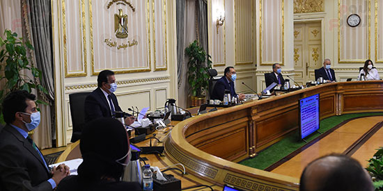 رئيس الوزراء يرأس اجتماع الحكومة الأسبوعي  (6)