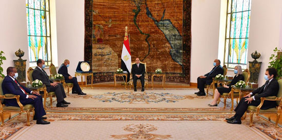 الرئيس-السيسي-مع-وفد-جامعة-الدول-العربية