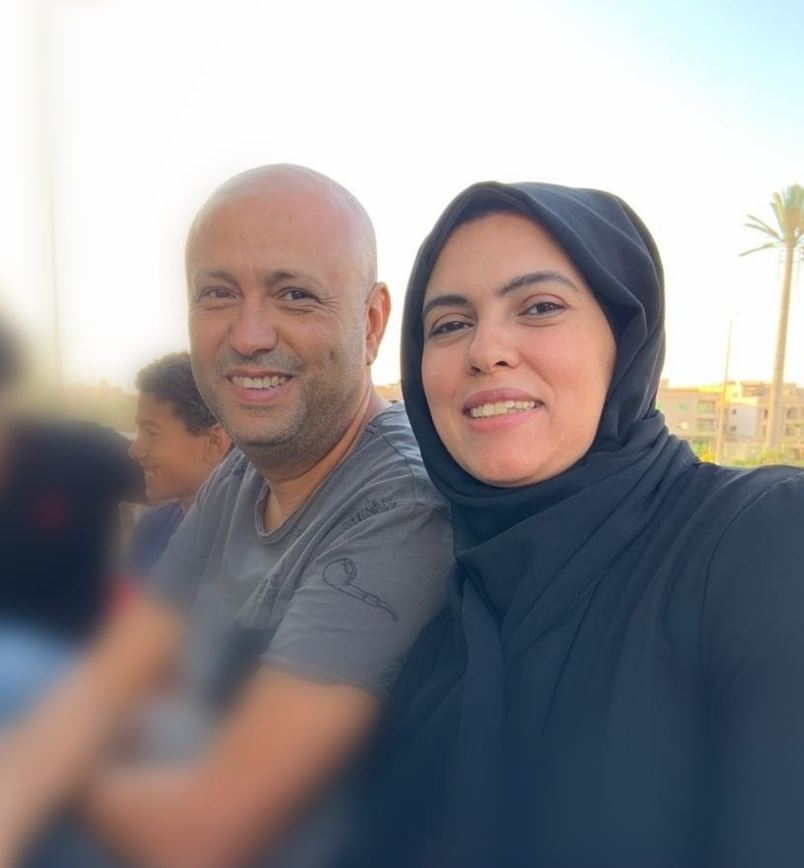 جمال يوسف مع زوجته