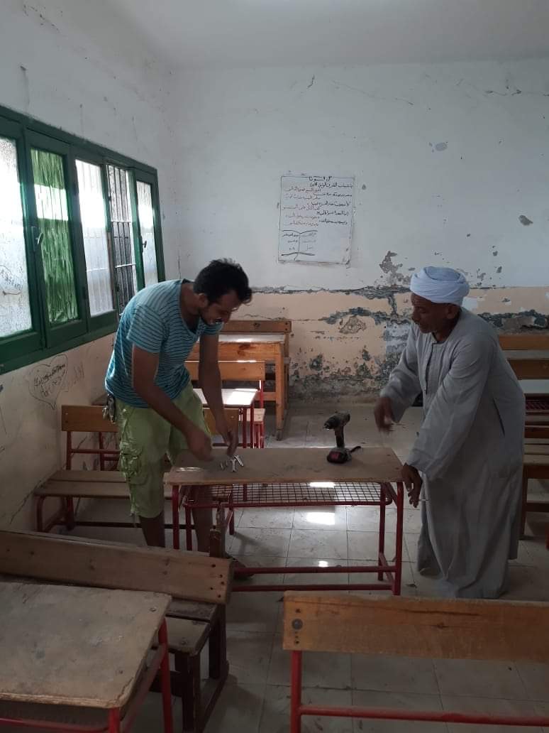 عمال ومعلمين مدارس البحر الأحمر ينظفون مدارسهم إستعدادا للعام الدراسي الجديد  (4)