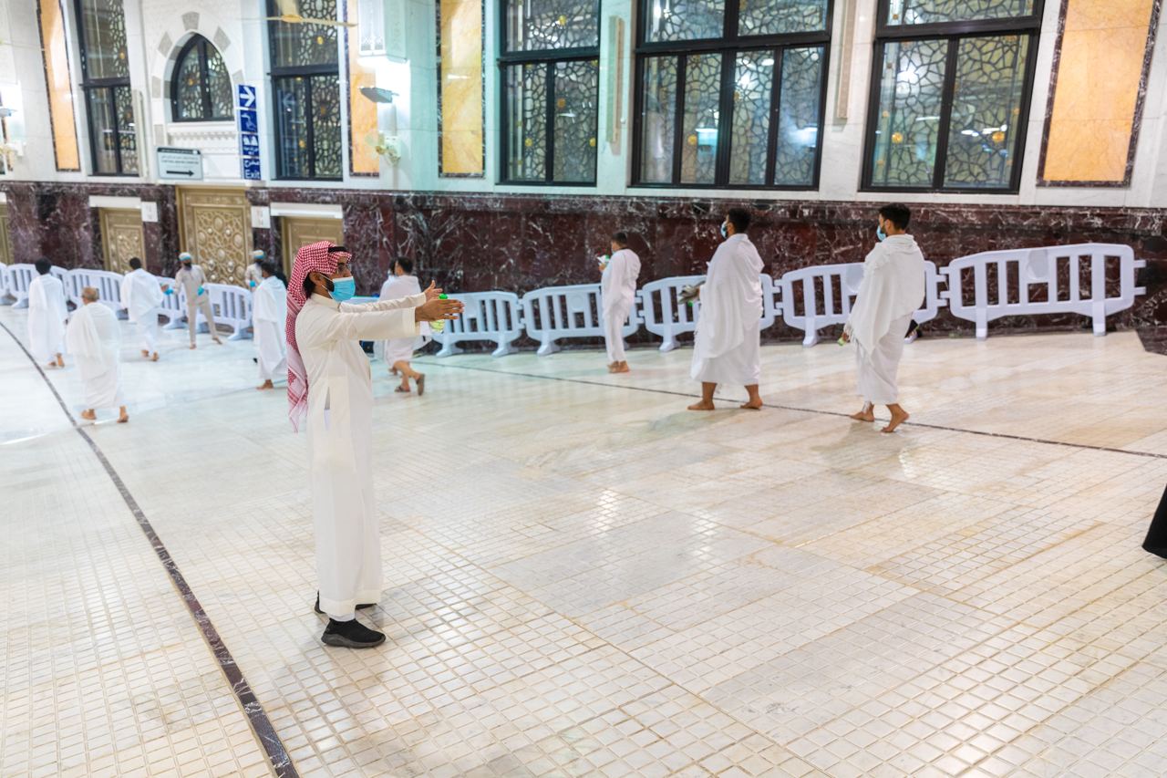 تكامل الجهود والاستعدادات بالمسجد الحرام في أول جمعة بعد عودة المعتمرين (4)