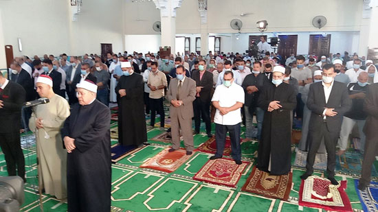 محافظ شمال سيناء يفتتح مسجدا جديدا (1)