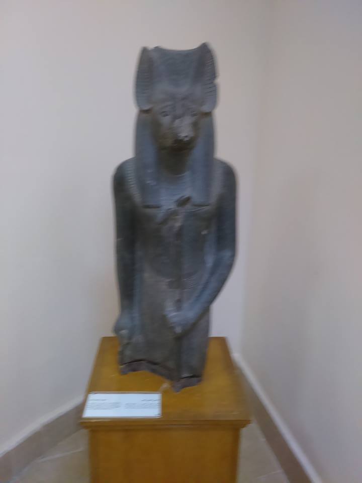 تمثال أنوبيس بالمتحف