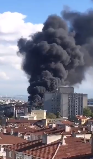 اندلاع حريق ضخم في مستشفى كلية الطب بجامعة إسطنبول