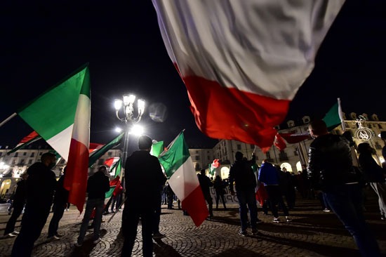 المظاهرات فى إيطاليا احتجاجا على إجراءات الحد من انتشار كورونا (3)