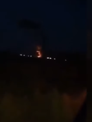 اشتعال النار من مكان تحطم الطائرة الروسية