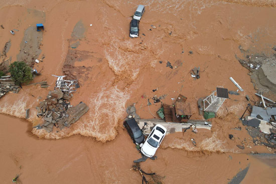 الفيضانات تضرب بعنف جزيرة كريت اليونانية (9)