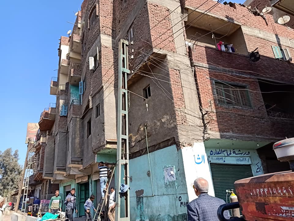 تصدعات بجدار المنزل تصدعات بجدار المنزل