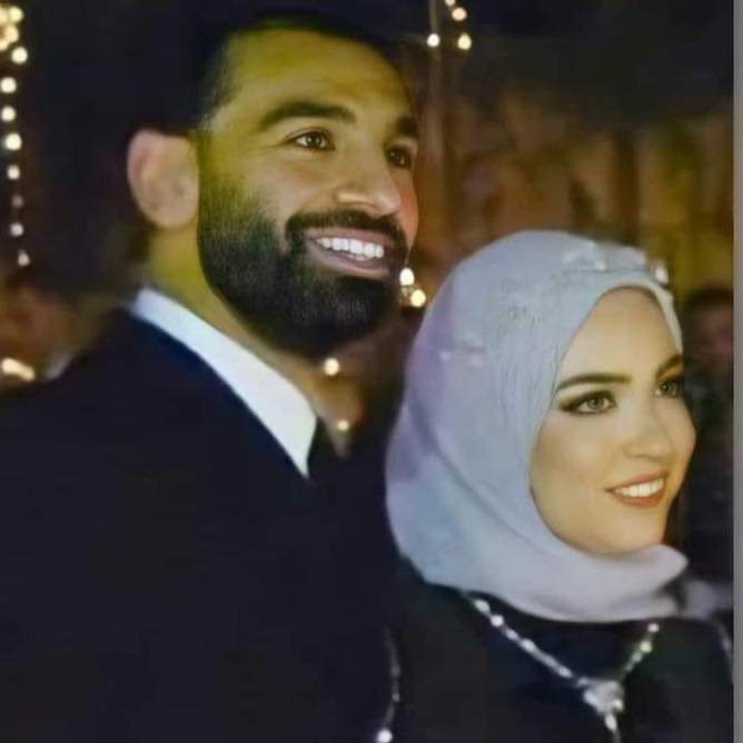 محمد صلاح وزوجته