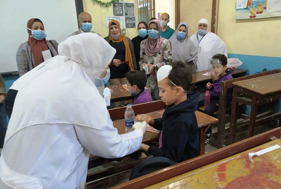 الحملة القومية لمكافحة الديدان لتلاميذ المدارس (5)