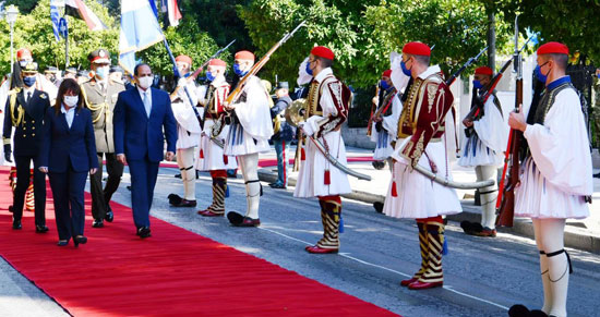 مراسم استقبال الرئيس السيسى مع رئيسة اليونان