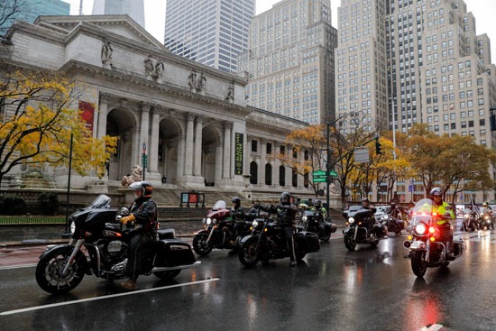 موكب للدراجات النارية لتكريم يوم المحاربين القدامى في مانهاتن