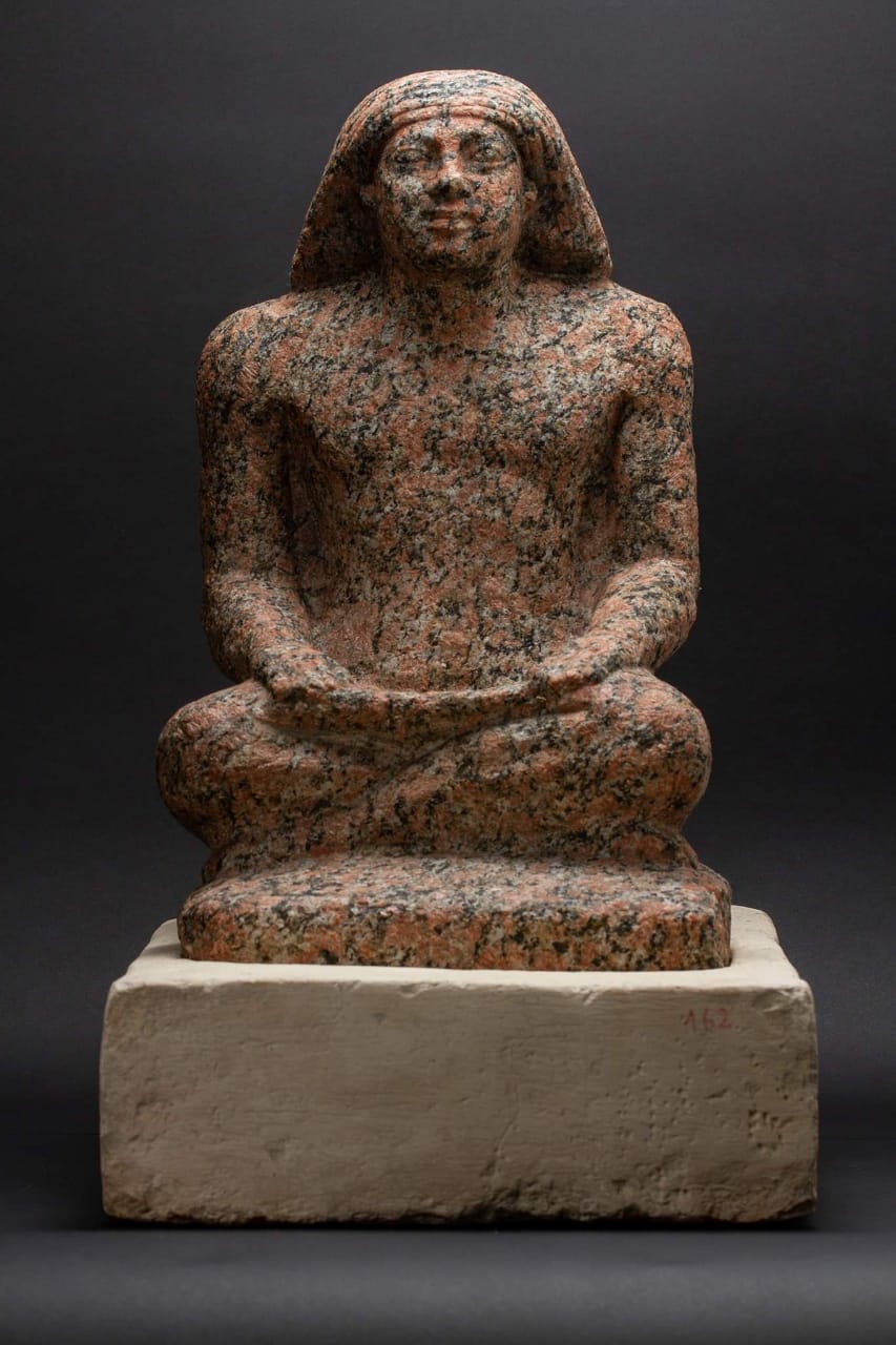 تمثال الكاتب المصرى