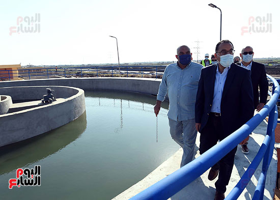 رئيس الوزراء يتفقد مشروع إنشاء محطة ترشيح المياه السطحية (6)
