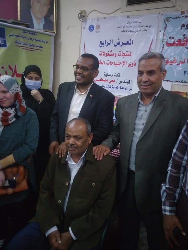 رئيس مدينة كوم أمبو ومدير الإدارة التعليمية رئيس مدينة كوم أمبو ومدير الإدارة التعليمية