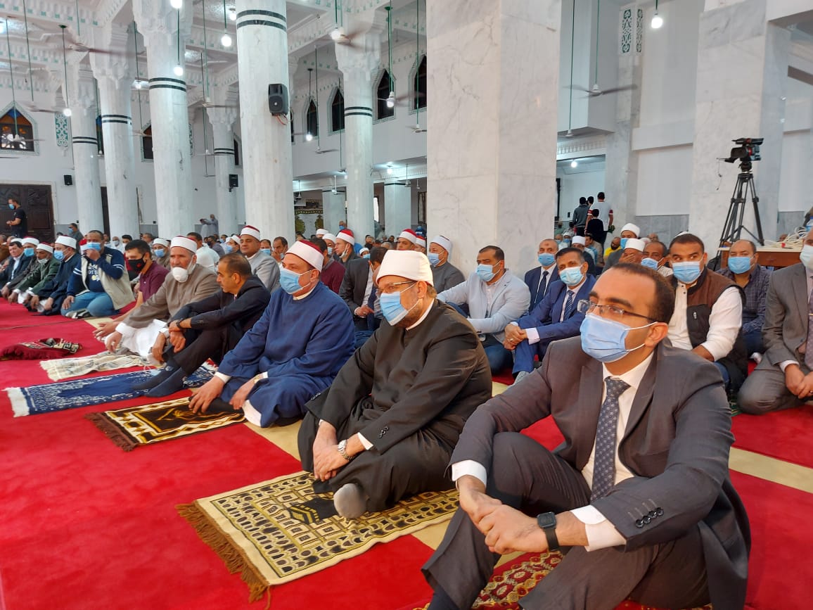 وزير الأوقاف والمحافظ يفتتحان مسجد الإسماعيلى (2)