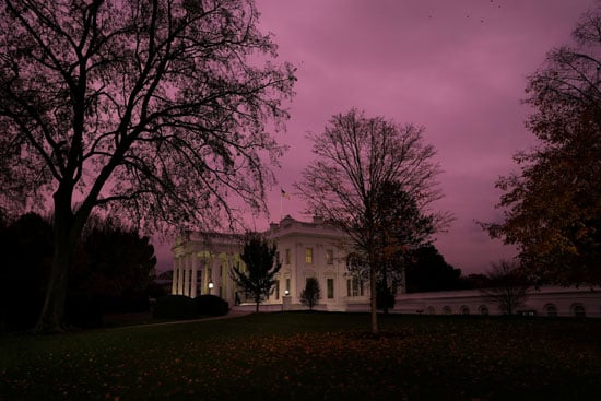 سماء البيت الأبيض باللون البنفسجى