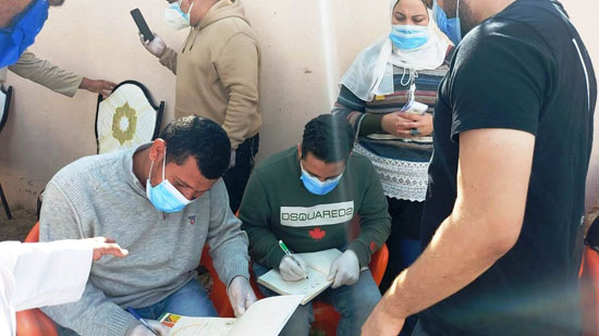اهتمام طبى كبير داخل قرية محمد صلاح بعد إصابته بكورونا (13)