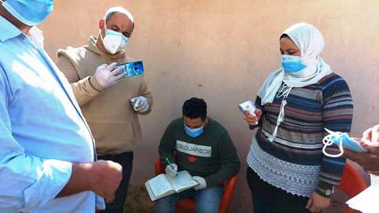 اهتمام طبى كبير داخل قرية محمد صلاح بعد إصابته بكورونا (1)