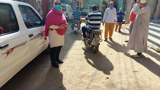 حملة تعقيم وتطهير مكبرة بقرية محمد صلاح بعد إصابته بكورونا (5)