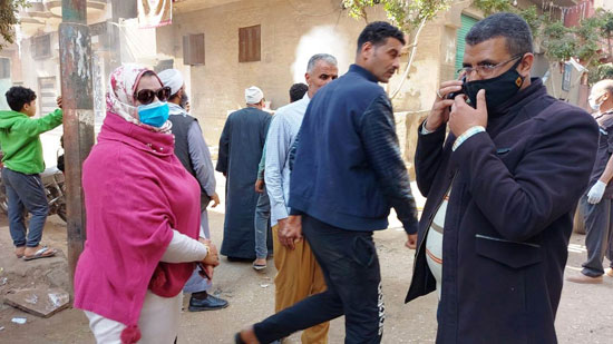 حملة تعقيم وتطهير مكبرة بقرية محمد صلاح بعد إصابته بكورونا (12)