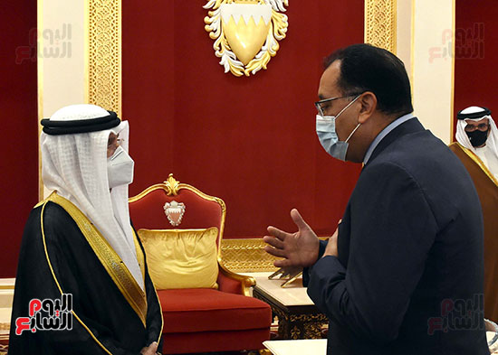 رئيس الوزراء يؤدي واجب العزاء في وفاة الأمير خليفة بن سلمان