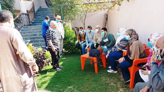 اهتمام طبى كبير داخل قرية محمد صلاح بعد إصابته بكورونا (6)
