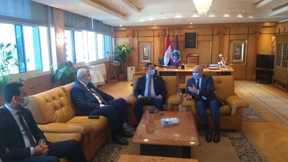 مستشار الرئيس للصحة يجتمع بعمداء كليات القطاع الطبى فى الفيوم (3)