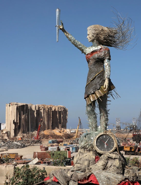 تمثال ركام بيروت